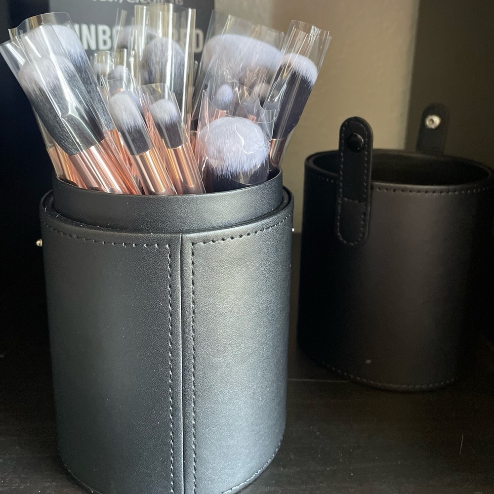 Unbothered 24 pc Makeup Black & Gray Brush Set w Black Faux Leather Carry Case